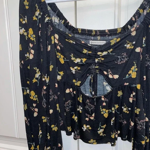 Urban Outfitters top - Picture 2 of 2